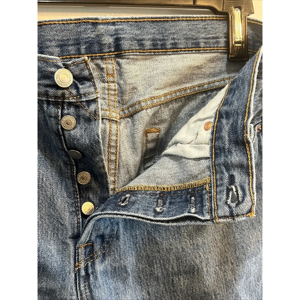 Levis 501 Jeans Mens 34x32 (Act 34x30) Blue Button Fly Distressed Straight Cut